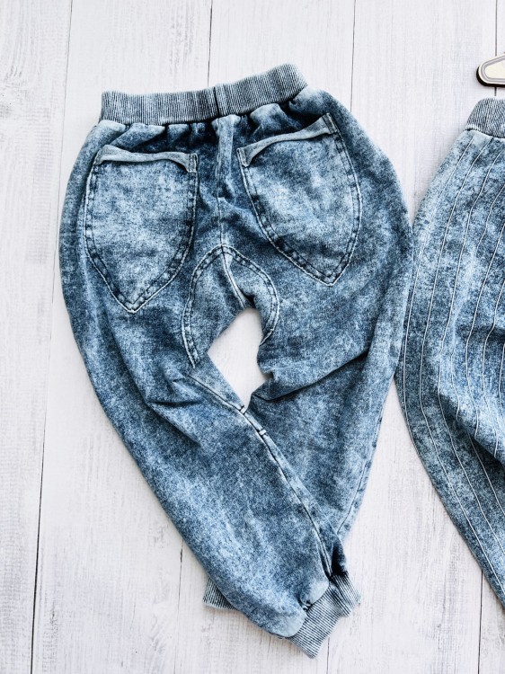 spodnie_dekatyzowane_mimi_blue_jeans.jpg