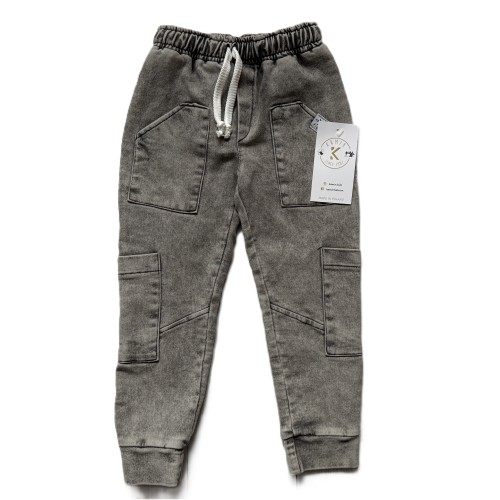 spodnie_dekatyzowane_grafit_jeans_kieszenie_z_boku_czarne_kamir_kids_polski_produkt.jpeg