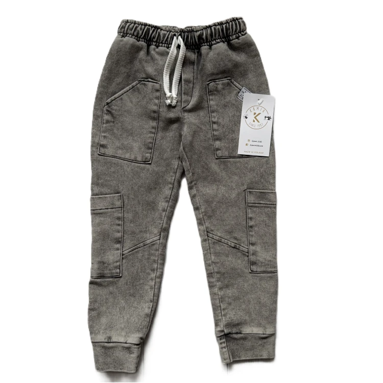 spodnie_dekatyzowane_grafit_jeans_kieszenie_z_boku_czarne_kamir_kids_polski_produkt.jpeg