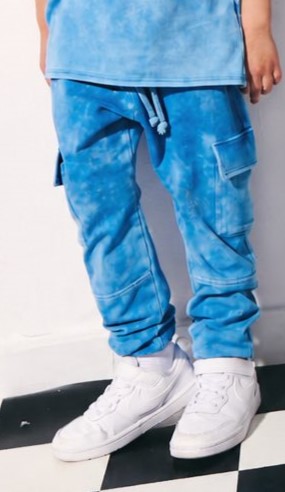 spodnie_dekatyzowane_despacito_off_white_jogger_niebieskie.jpg